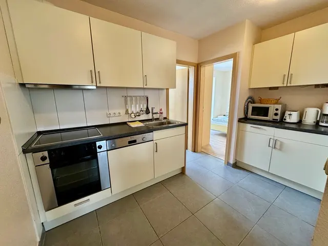 Apartment L | Nebengebäude, privater Parkplatz — Gemünder Ferienpark Salzberg, Schleiden-Gemünd (3/5)