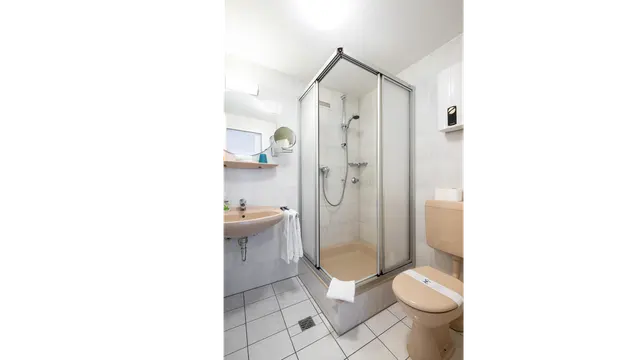 Apartment S | Economy | Open kitchen — Gemünder Ferienpark Salzberg, Schleiden-Gemünd (6/6)