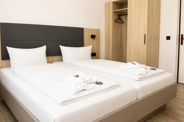 Comfort | Doppelzimmer mit Gartenblick — HOLI City Apart Hotel Berlin, Berlin (3/3)