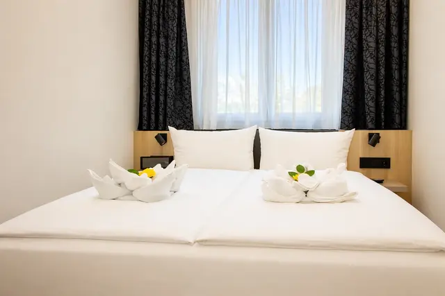 Comfort | French bed with city view – HOLI City Apart Hotel Berlin