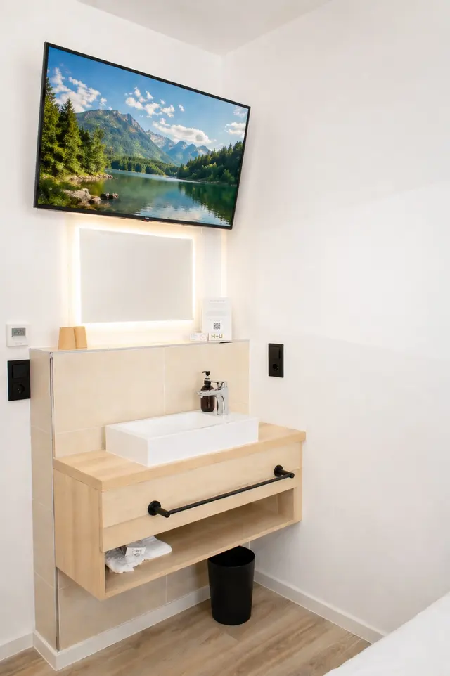 Comfort | Französisches Bett mit Gartenblick — HOLI City Apart Hotel Berlin, Berlin (2/3)