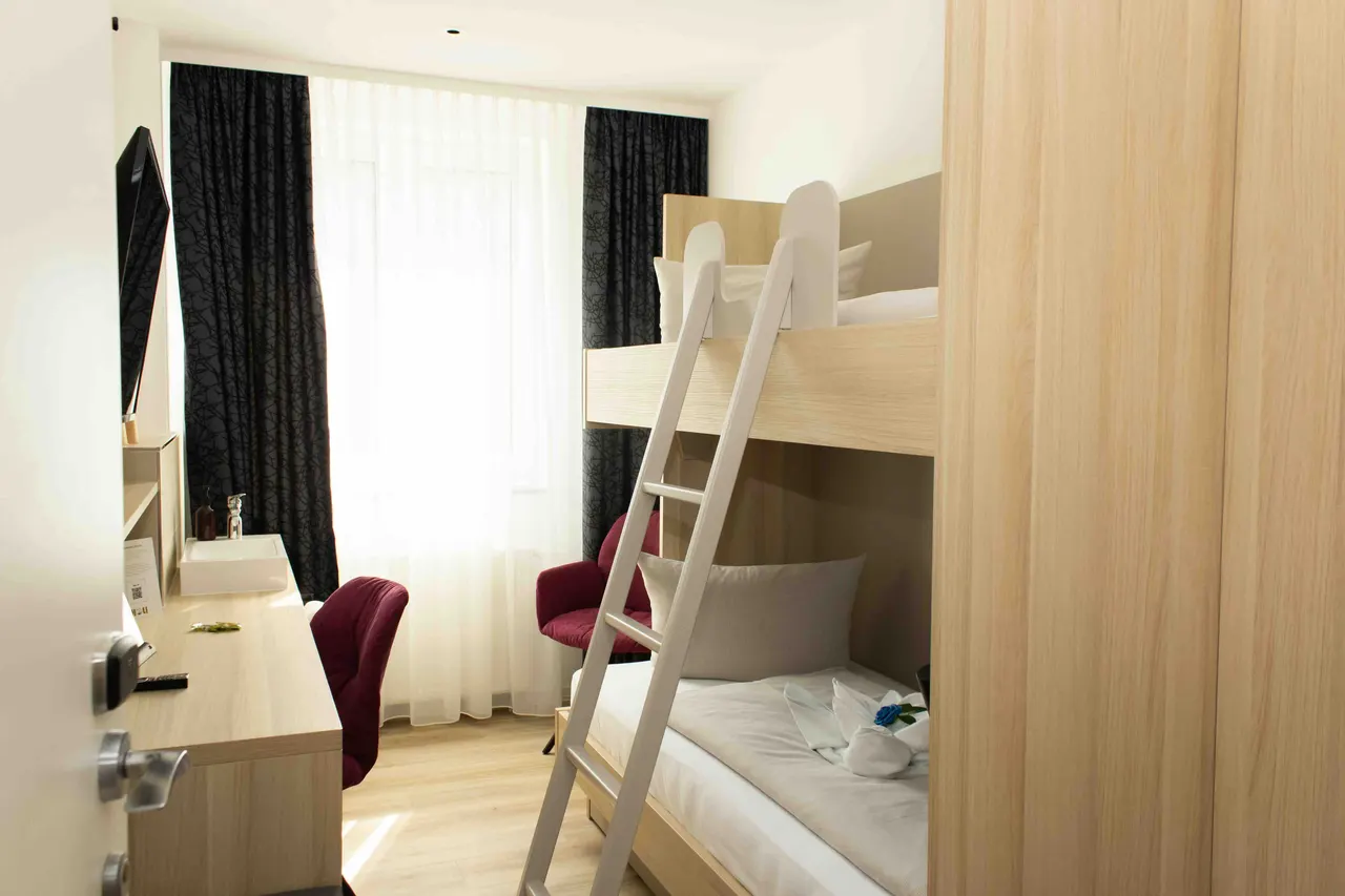 Standard | Etagenbetten mit externem Bad – HOLI City Apart Hotel Berlin