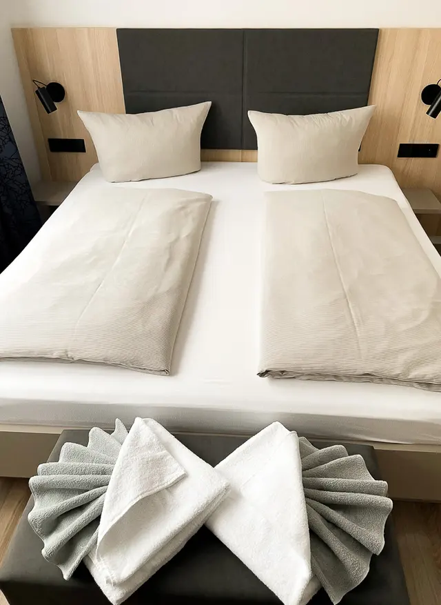 Studio | Französischer Balkon im Hauptgebäude — HOLI City Apart Hotel Berlin, Berlin (3/4)