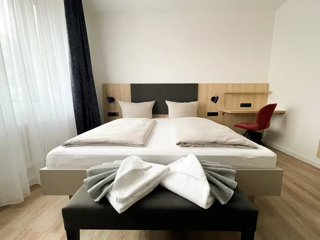 Studio | Queen bed on high floor – HOLI City Apart Hotel Berlin