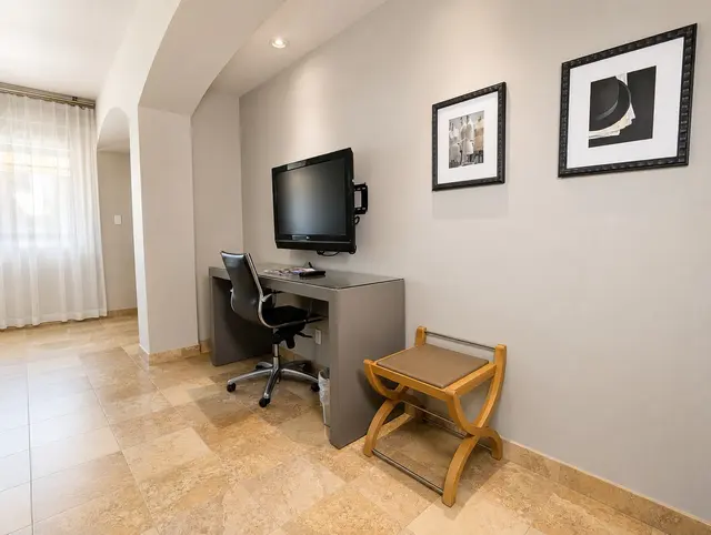 Luminary Double Queen | ADA Room and walk-in shower – Hollywood Hotel