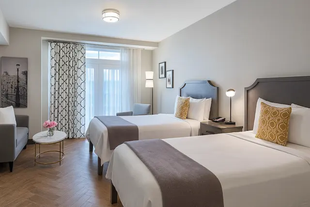Luminary Double Queen | ADA with Hot Spa Tub – Hollywood Hotel