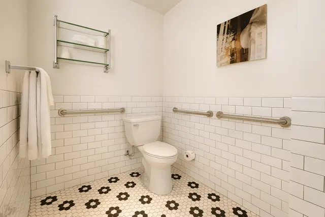Luminary Double Queen | ADA with hot spa tub — Hollywood Hotel, Los Angeles (3/4)