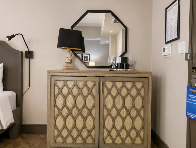 Luminary Double Queen | Corner room with Hollywood hill view — room at Hollywood Hotel, Los Angeles — photo 4 of 7