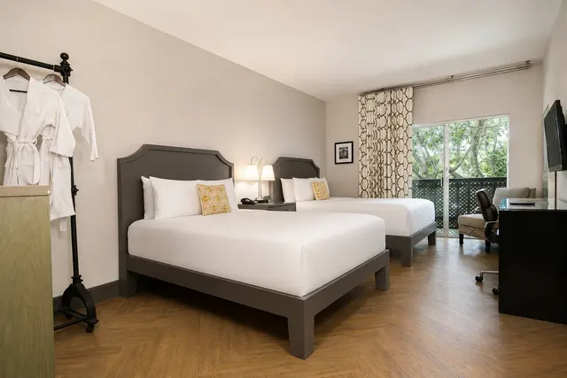 Luminary Double Queen | Spacious and Hollywood sign view — Hollywood Hotel, Los Angeles (2/6)