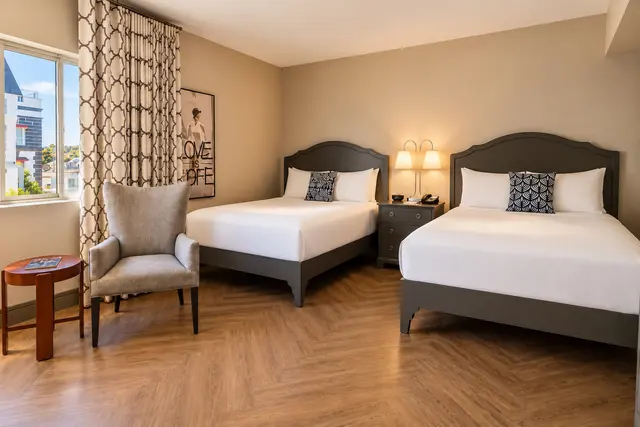 Luminary Double Queen | Top floor — room at Hollywood Hotel, Los Angeles — photo 10 of 10
