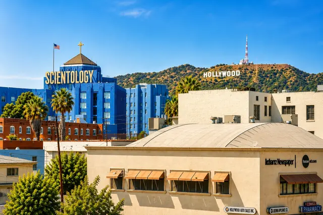Luminary Double Queen | Top floor — room at Hollywood Hotel, Los Angeles — photo 4 of 10