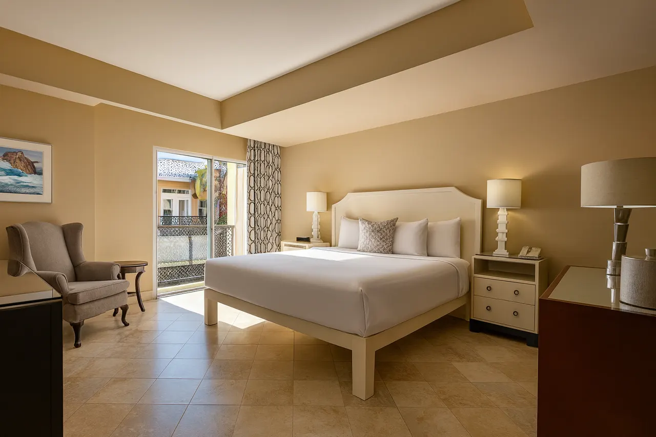 Luminary King | Corner close to elevator – Hollywood Hotel Los Angeles
