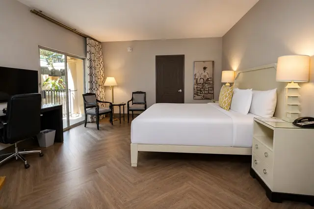 Luminary King | Corner room away from elevator – Hollywood Hotel