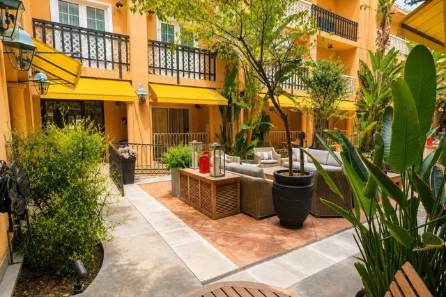 Luminary Queen | Bathtub and courtyard view — room at Hollywood Hotel, Los Angeles — photo 8 of 8
