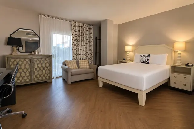 Luminary Queen | Close to sauna – Hollywood Hotel