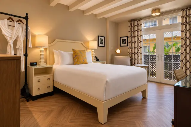 Luminary Queen | Courtyard view — room at Hollywood Hotel, Los Angeles — photo 7 of 9