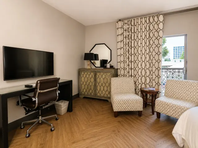 Luminary Queen | Hollywood hill view and walk-in shower — Hollywood Hotel, Los Angeles (4/8)