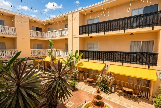 Luminary Queen | Second floor facing courtyard — room at Hollywood Hotel, Los Angeles — photo 2 of 8