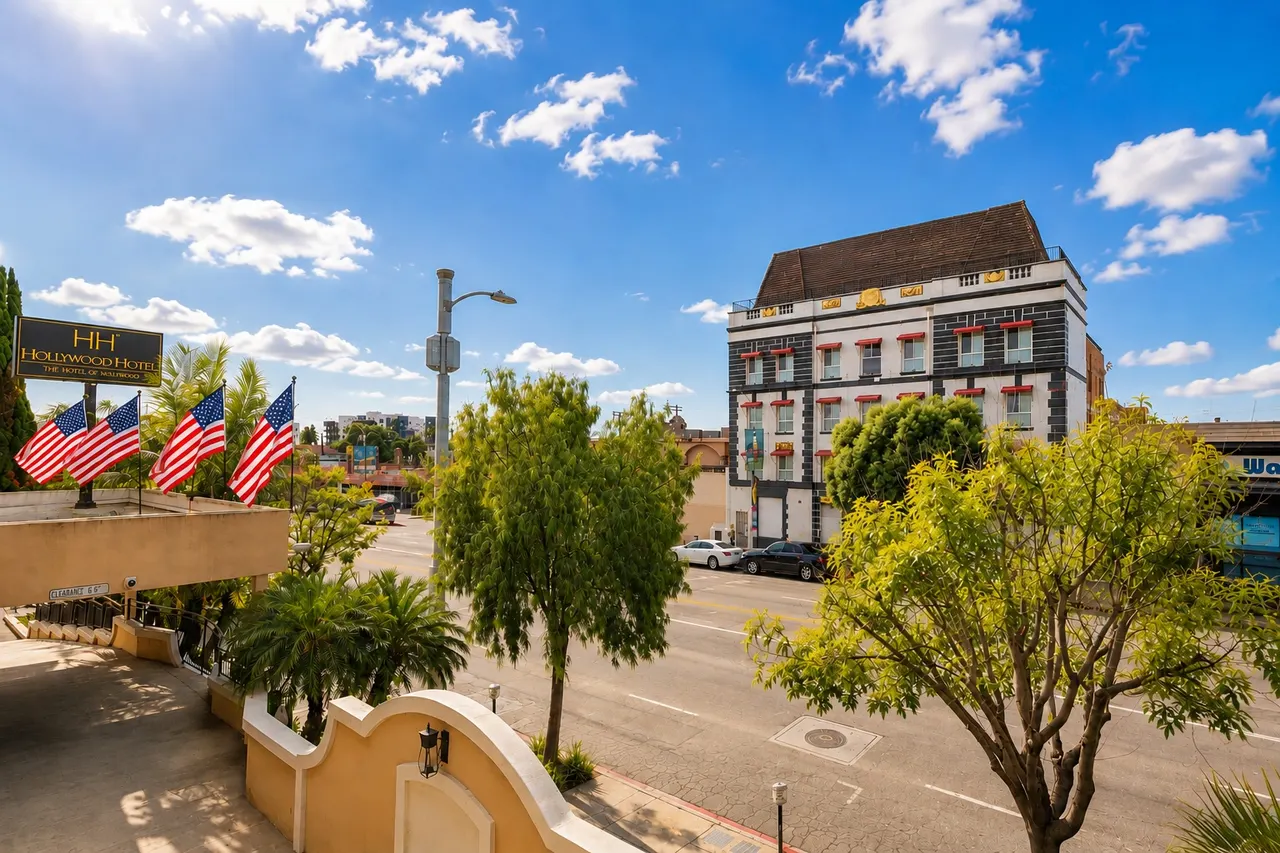 Luminary Queen | Second floor – Hollywood Hotel Los Angeles