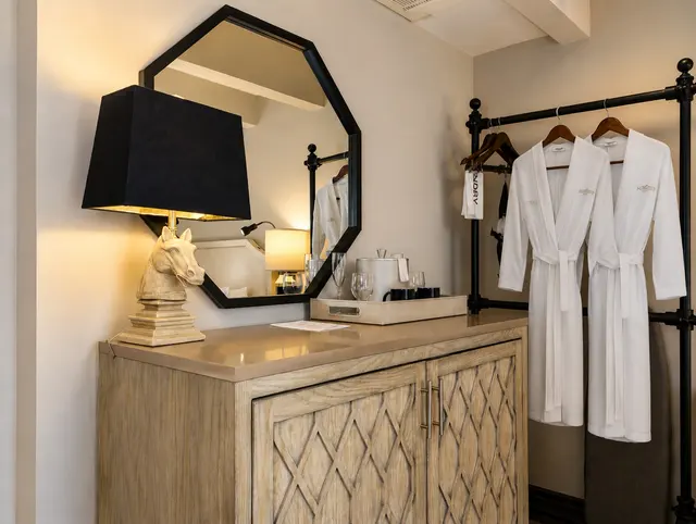 Luminary Queen | Sliding door balcony and top floor — Hollywood Hotel, Los Angeles (4/8)
