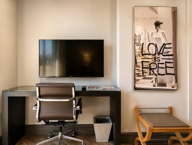 Luminary Queen | Sliding door balcony and top floor — Hollywood Hotel, Los Angeles (5/8)
