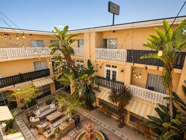 Luminary Queen | Top floor — Hollywood Hotel, Los Angeles (7/7)