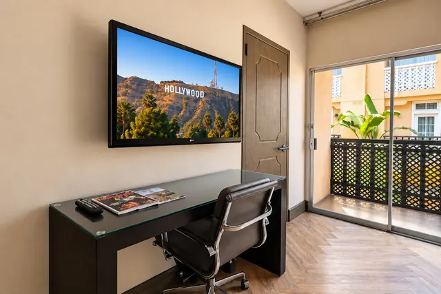 Luminary Queen | View to courtyard — room at Hollywood Hotel, Los Angeles — photo 7 of 7