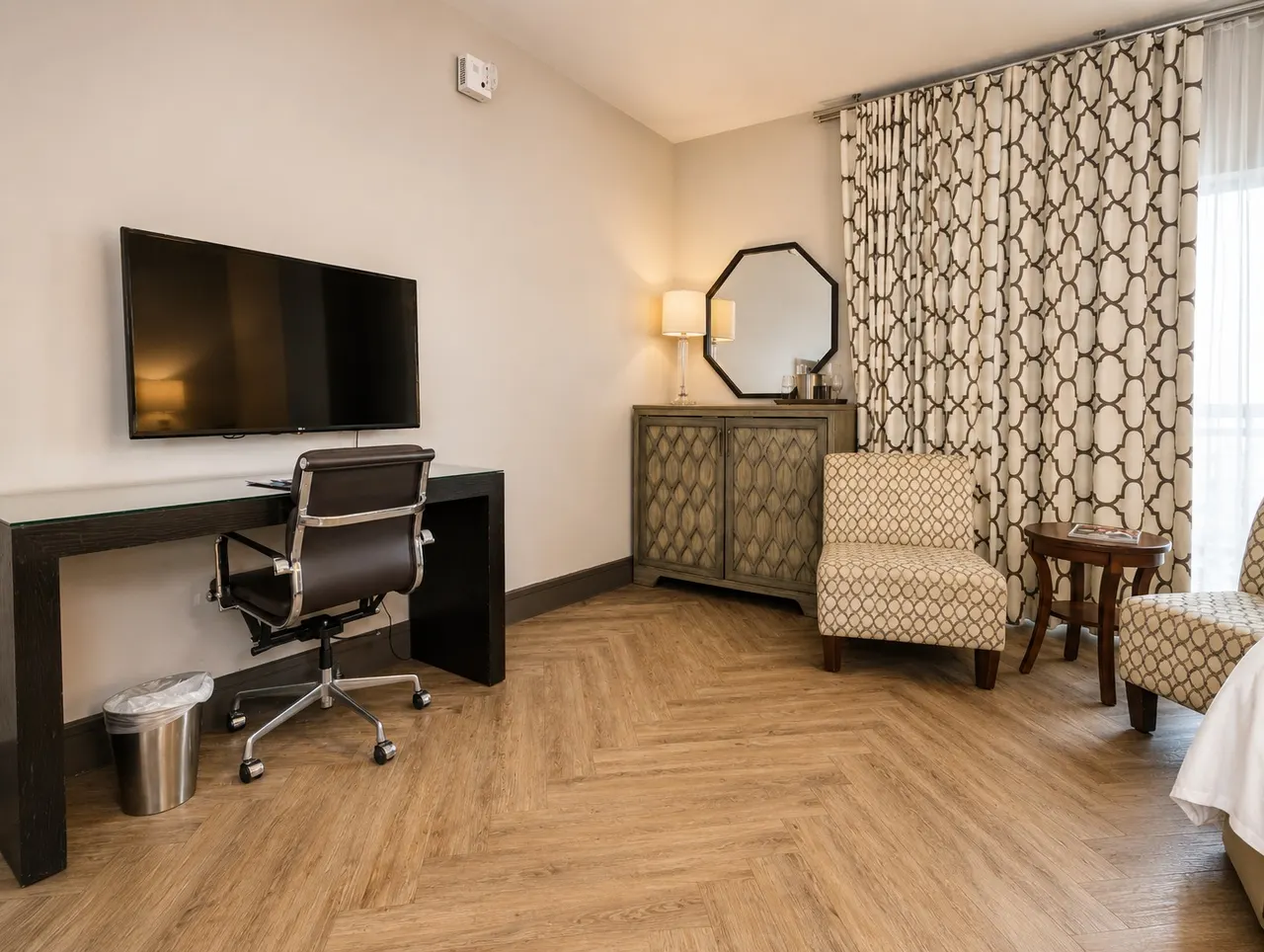 Luminary Queen | View to Hollywood Hill – Hollywood Hotel