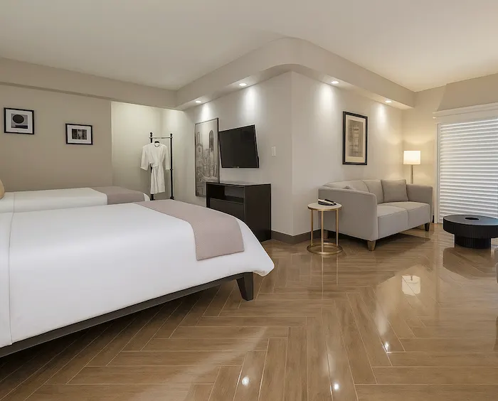 Silver Screen Junior Suite | Bathtub on top floor – Hollywood Hotel