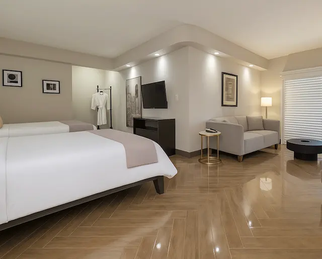 Silver Screen Junior Suite | Bathtub on top floor – Hollywood Hotel