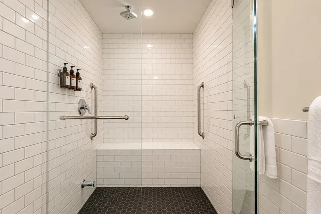 Silver Screen Junior Suite | Bathtub on top floor — room at Hollywood Hotel, Los Angeles — photo 5 of 11