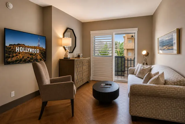 Silver Screen Junior Suite | Courtyard view – Hollywood Hotel
