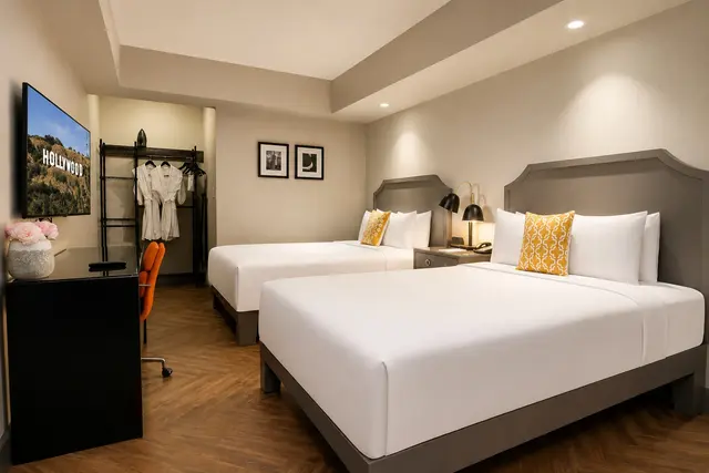 Silver Screen Junior Suite | Courtyard view — room at Hollywood Hotel, Los Angeles — photo 2 of 8