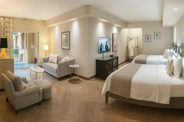 Silver Screen Junior Suite | with Two Queen Beds – Hollywood Hotel