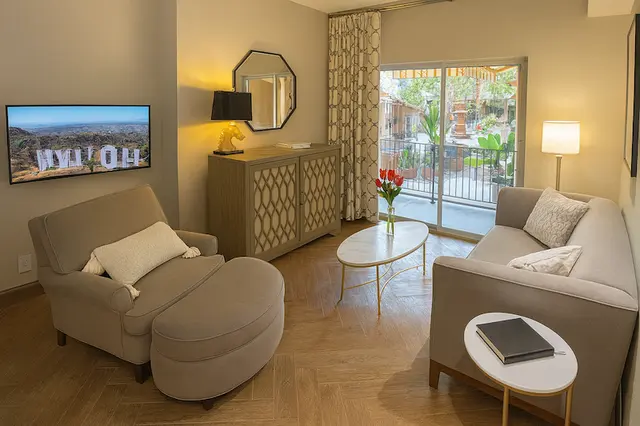 Silver Screen Junior Suite | with Two Queen Beds — Hollywood Hotel, Los Angeles (2/4)