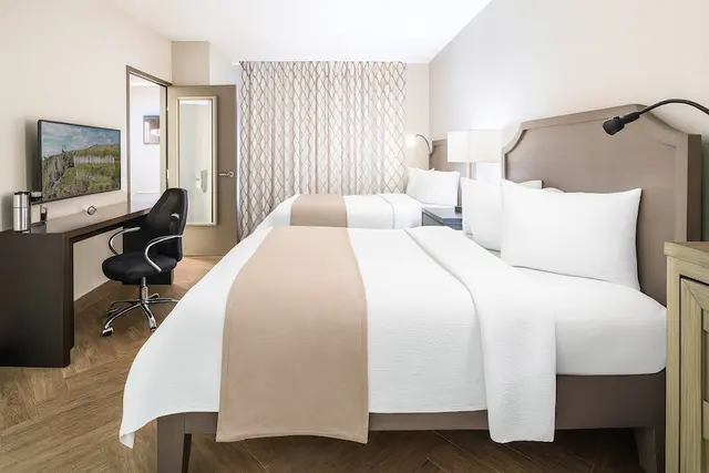 Silver Screen Suite | One King Bed with Hot Spa Tub — Hollywood Hotel, Los Angeles (2/2)