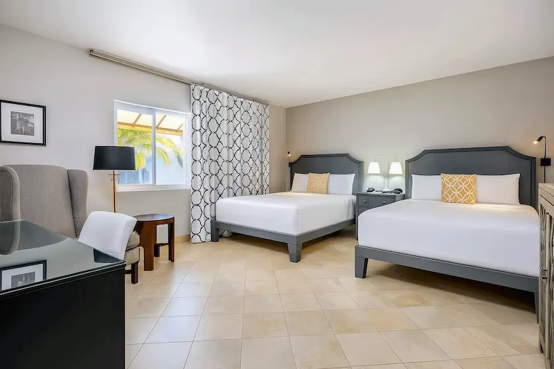 Starlet Double Queen | Accessible room – Hollywood Hotel