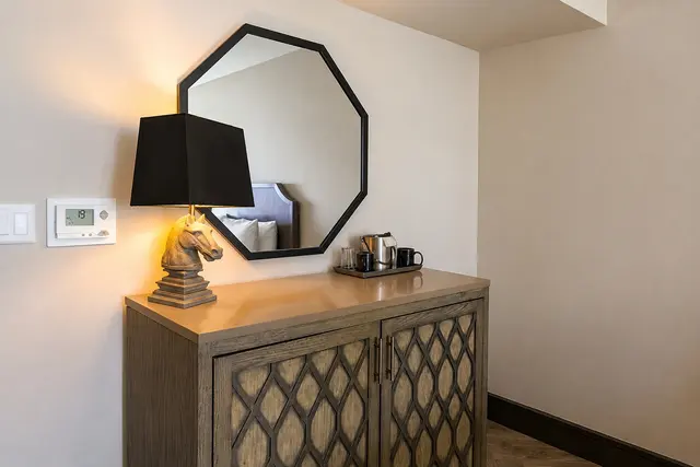 Starlet Double Queen | Accessible room — room at Hollywood Hotel, Los Angeles — photo 8 of 10