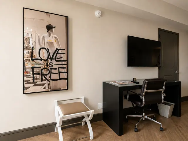 Starlet Double Queen | Downtown LA view – Hollywood Hotel