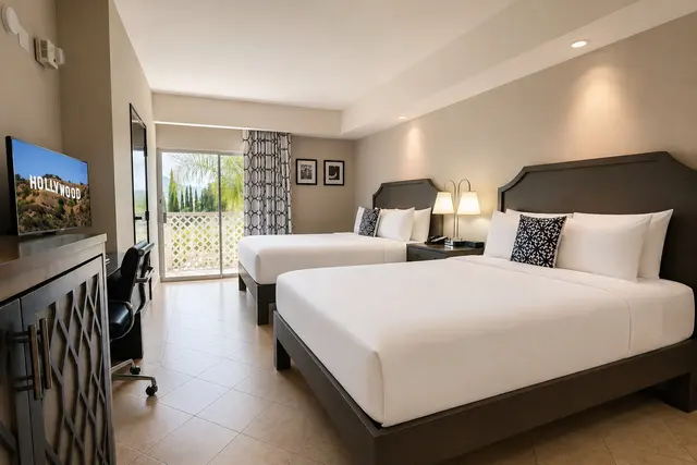 Starlet Double Queen | Facing east parking – Hollywood Hotel