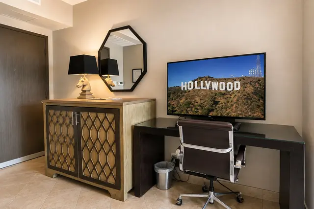 Starlet Double Queen | Facing east parking — room at Hollywood Hotel, Los Angeles — photo 7 of 7