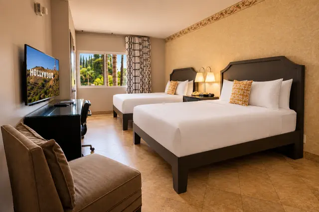 Starlet Double Queen | Ground floor — room at Hollywood Hotel, Los Angeles — photo 9 of 10