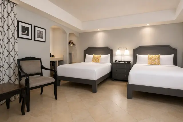 Starlet Double Queen | Ground floor with closet — Hollywood Hotel, Los Angeles (2/5)