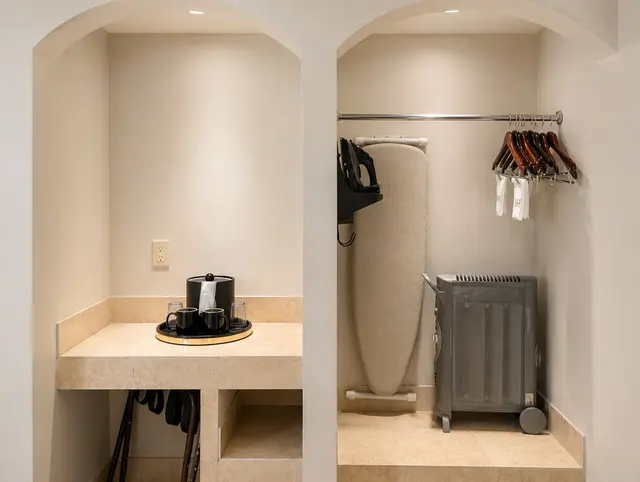 Starlet Double Queen | Ground floor with closet — Hollywood Hotel, Los Angeles (4/5)
