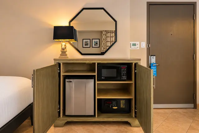Starlet Double Queen | Ground floor with closet — room at Hollywood Hotel, Los Angeles — photo 9 of 9