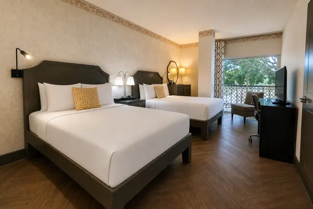 Starlet Double Queen | Hollywood hill view — room at Hollywood Hotel, Los Angeles — photo 2 of 8