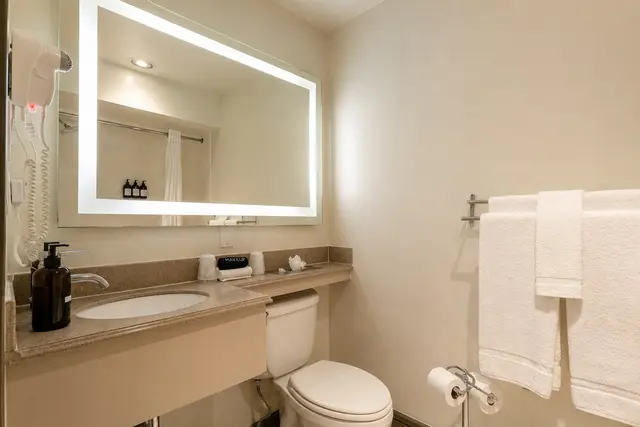 Starlet Double Queen | Hollywood hill view — room at Hollywood Hotel, Los Angeles — photo 8 of 8
