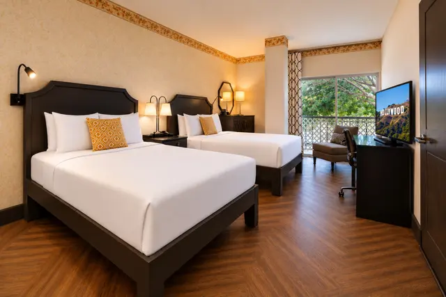 Starlet Double Queen | Hollywood hill view — room at Hollywood Hotel, Los Angeles — photo 9 of 10