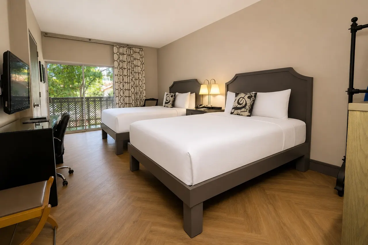Starlet Double Queen | Sliding door balcony – Hollywood Hotel