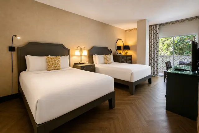 Starlet Double Queen | Sliding door balcony – Hollywood Hotel